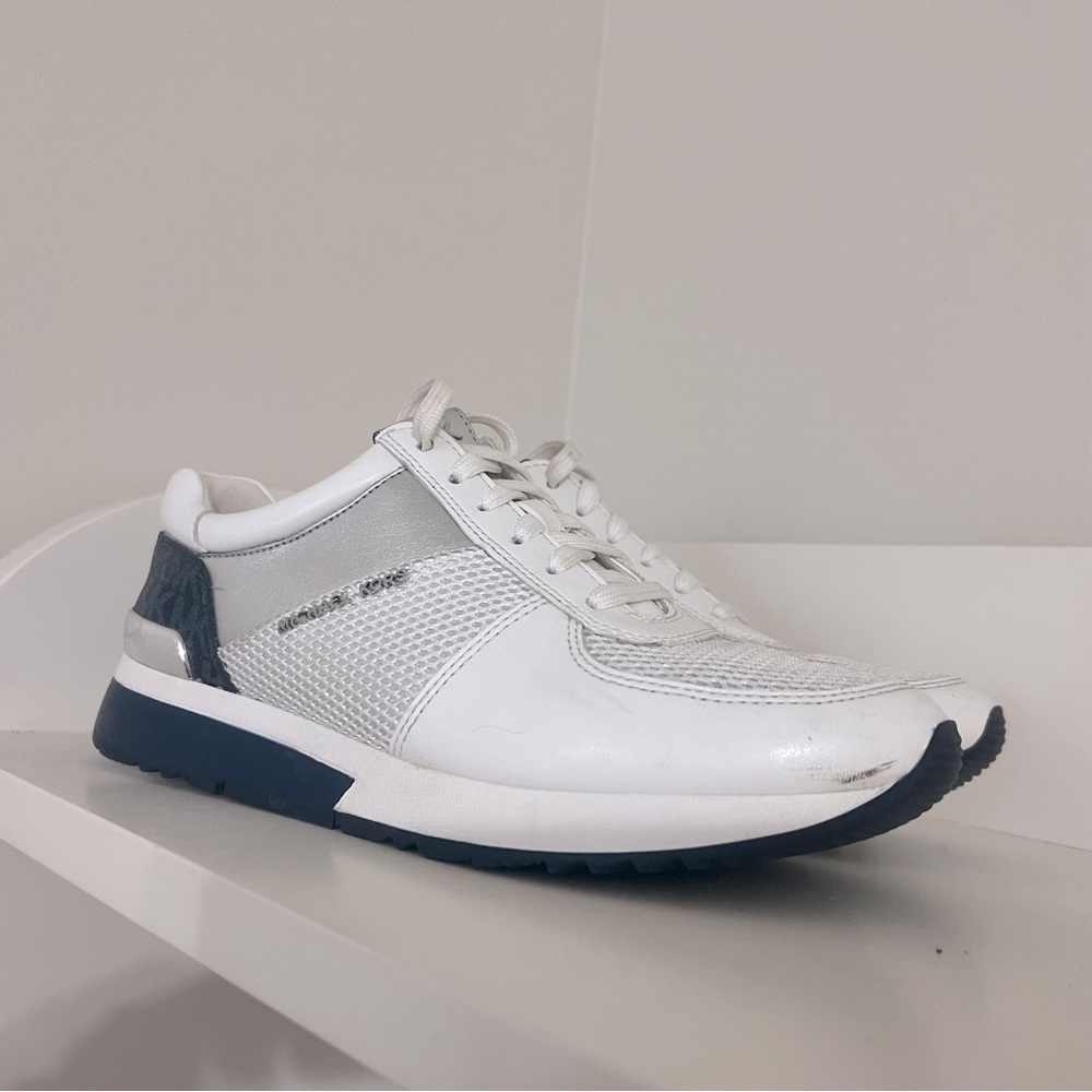 Michael Kors navy and white womens size 7M shoes - Picture 6 of 9